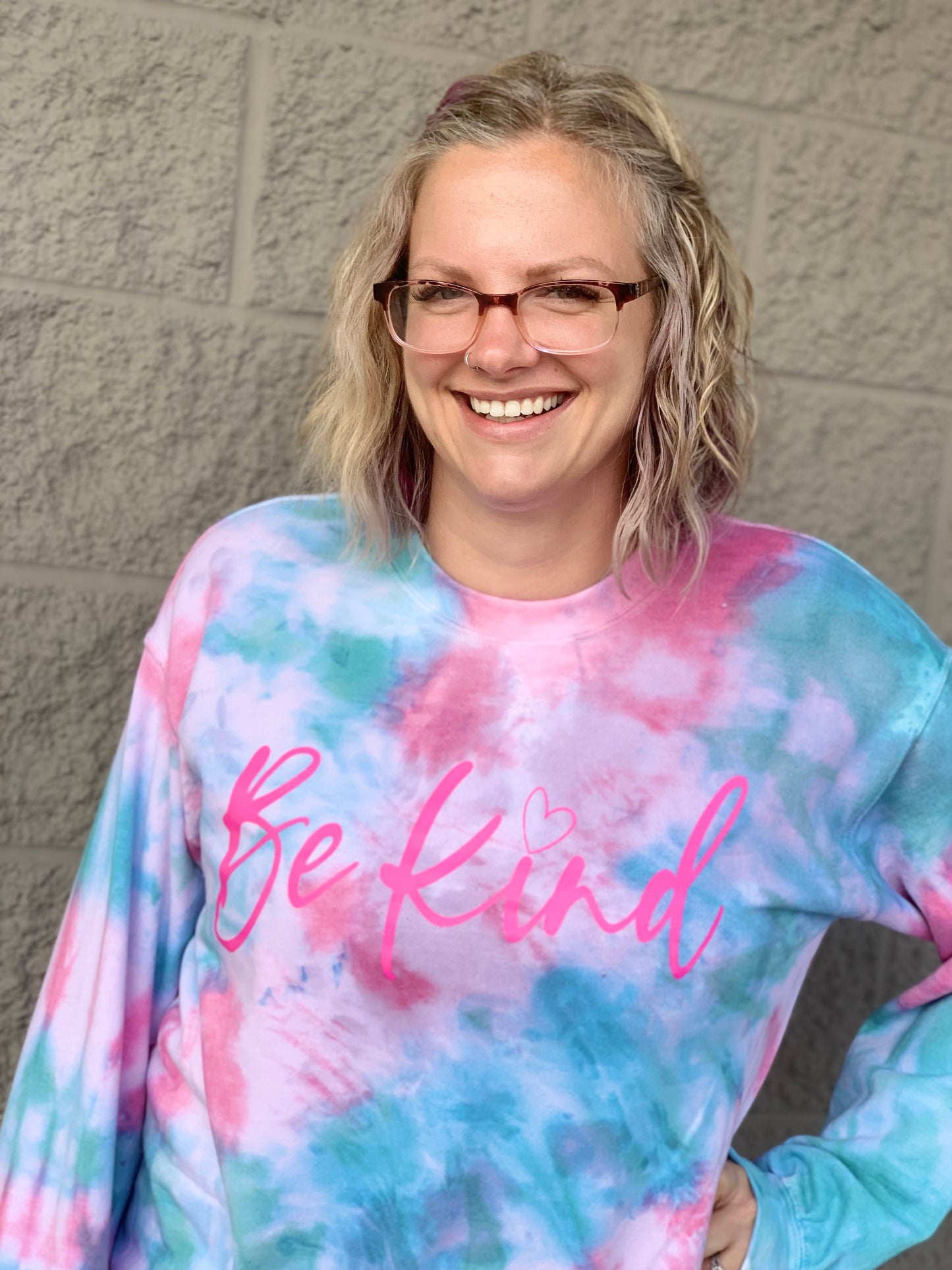 BE KIND - Tie Dye - CREWNECK SWEATSHIRT